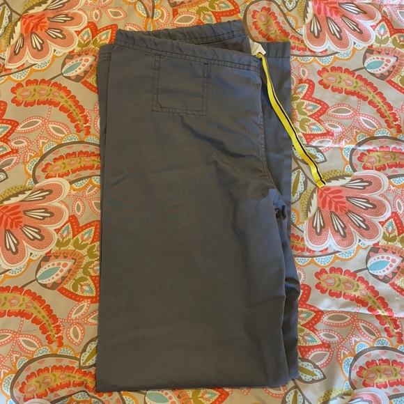 Pima Medical Institute scrubs - Picture 2 of 4